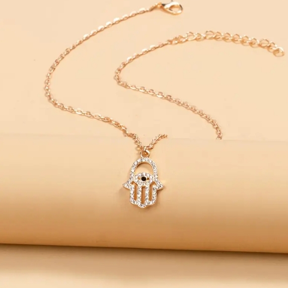 🔥 Golden Hamsa Hand Necklace 🔥 - Picture 2 of 3
